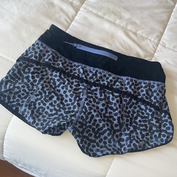 RARE Lululemon Blue Cheetah Speed Up Short 4-Way Stretch - Picture 4 of 6